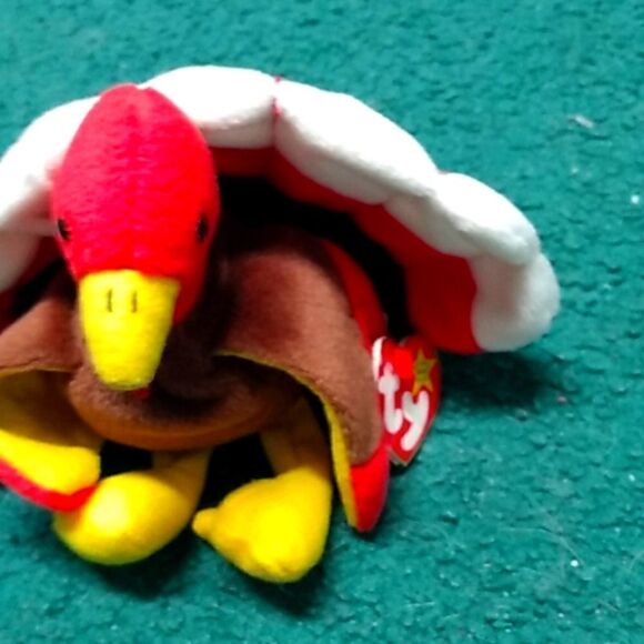 Gobbles a turkey    - Picture 1 of 1
